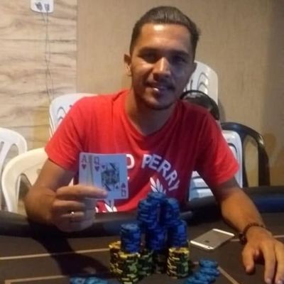 Momento Poker Night