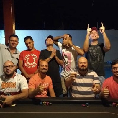Momento Poker Night